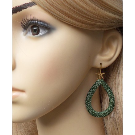 Vergulde oorbellen met open druppel van groen Roggenleer