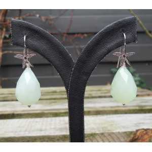 Zilveren oorbellen met licht groene Jade briolet