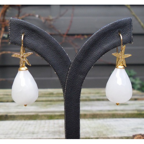 Vergulde oorbellen met witte Jade briolet