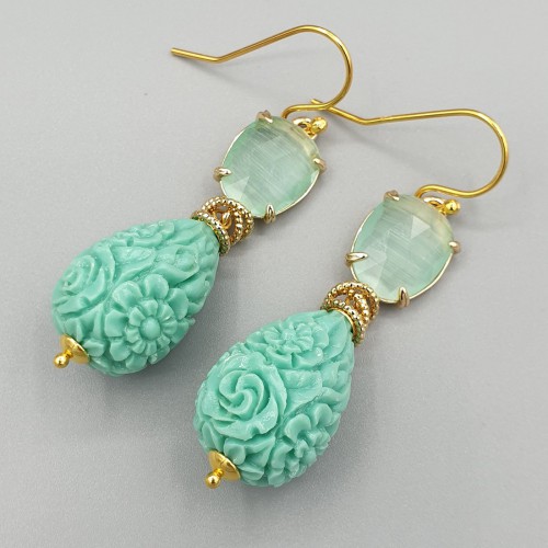 Vergulde oorbellen uitgesneden mint groene resin en Kattenoog