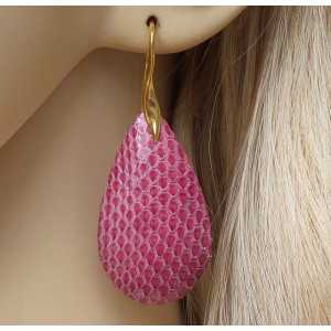 Vergulde oorbellen met druppel van roze Slangenhuid