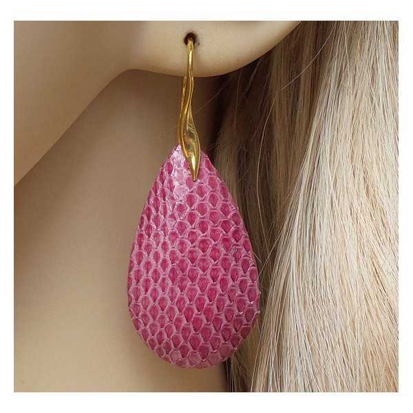 Vergoldete Ohrringe mit Tropfen pink aus Schlangenleder