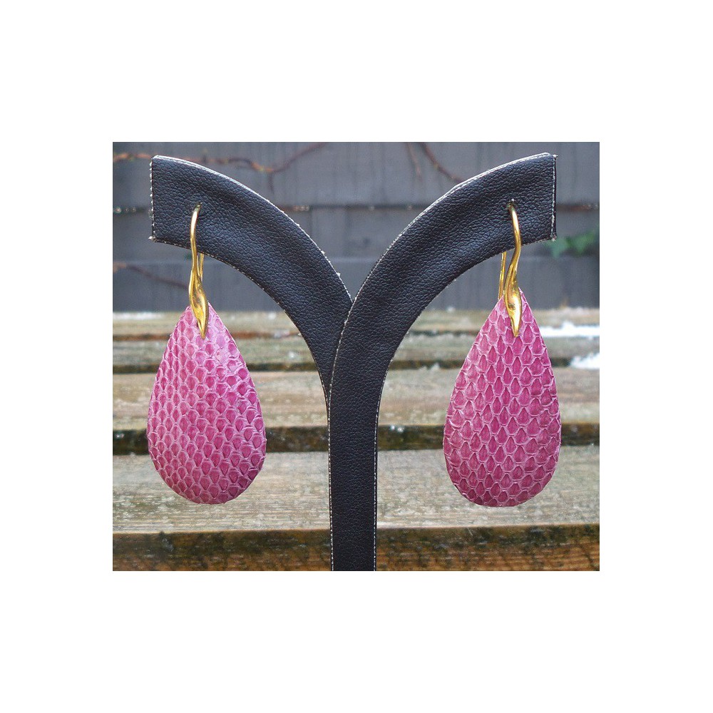 Vergulde oorbellen met druppel van roze Slangenhuid