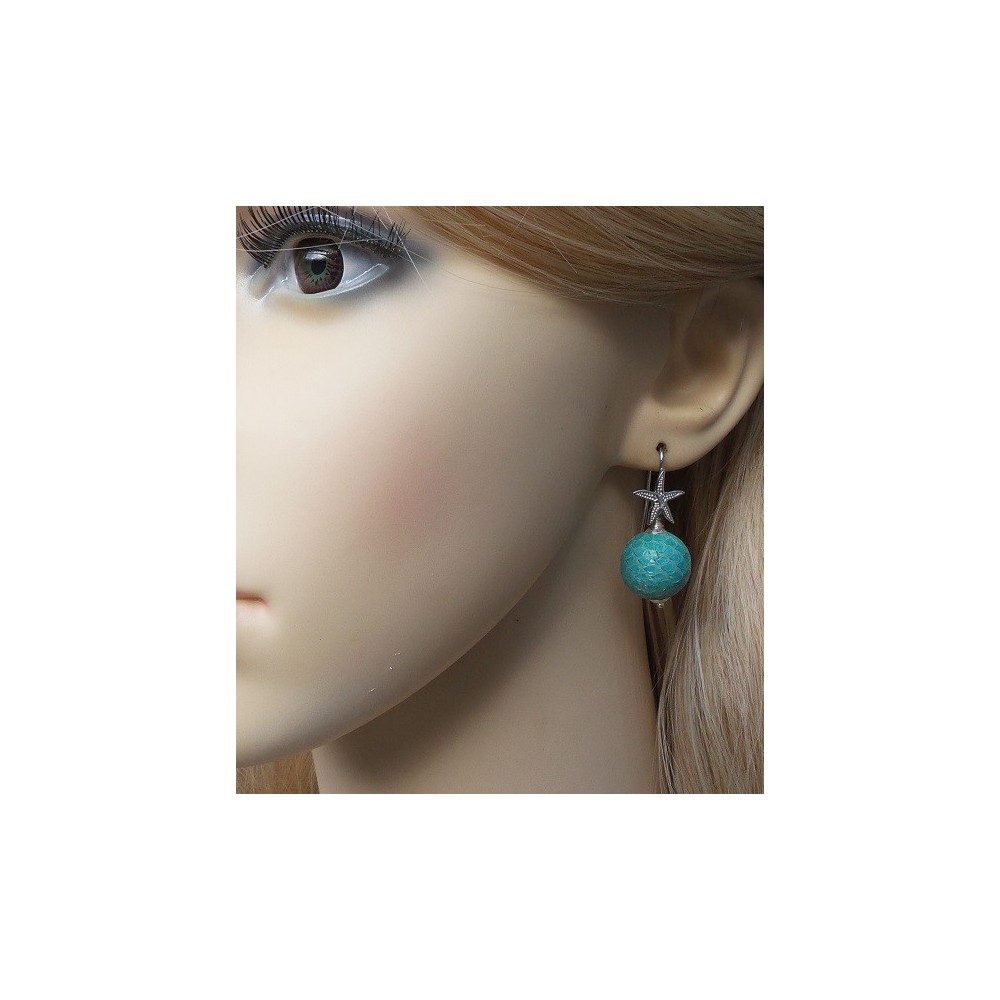 Zilveren oorbellen met bol van turkoois Slangenhuid