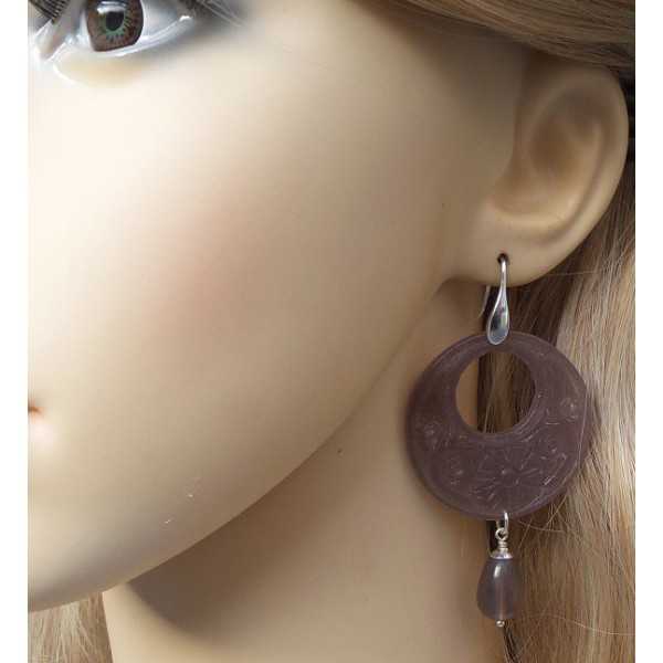 Zilveren oorbellen met uitgesneden Jade en grijze Agaat