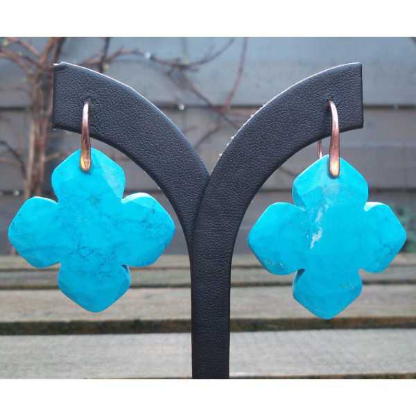Gold plated earrings set with large clover in Turquoise 