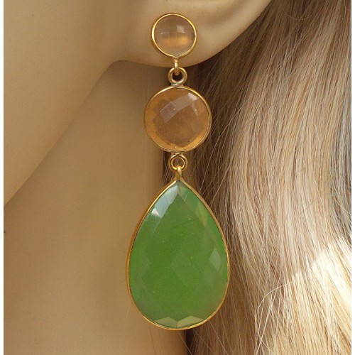 Vergoldete Ohrringe-set mit Pfirsich und grüner Chalcedon