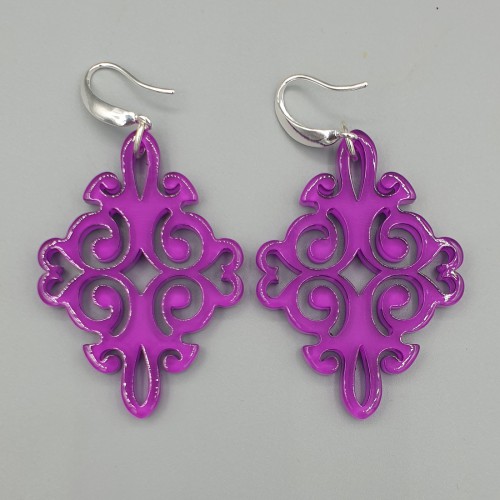 Oorbellen magenta kleurige resin hanger