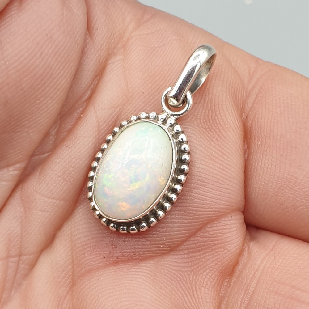 Zilveren hanger met ovale Opaal