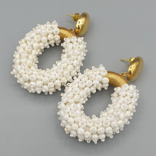 Vergulde oorbellen met ovale parelmoer kleurige hanger