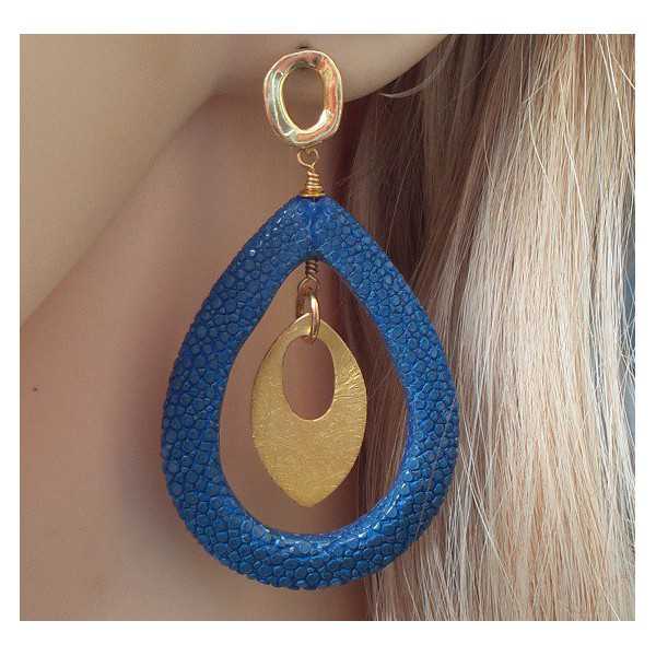 Gold plated earrings with open drop of blue Roggenleer 