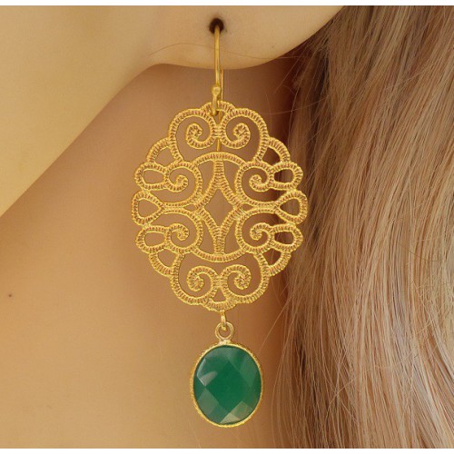 Vergulde oorbellen met groene Onyx en filigraan hanger