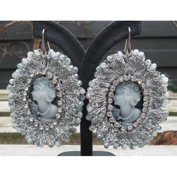 Silber Ohrringe mit cameo-Anhänger von seidenen Faden und Kristallen