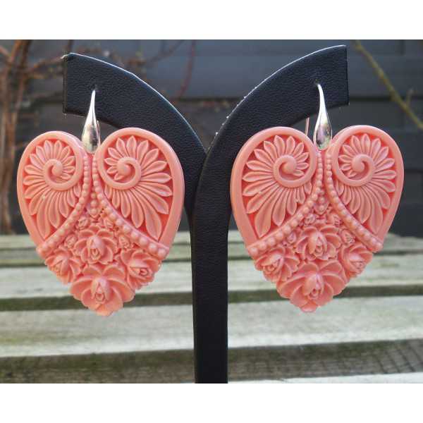 Earrings with cut out heart 