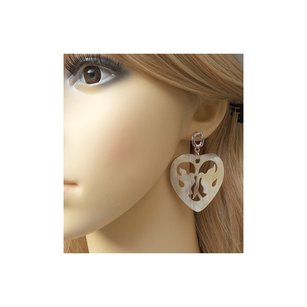 Zilveren oorbellen met harten met duiven van Buffelhoorn