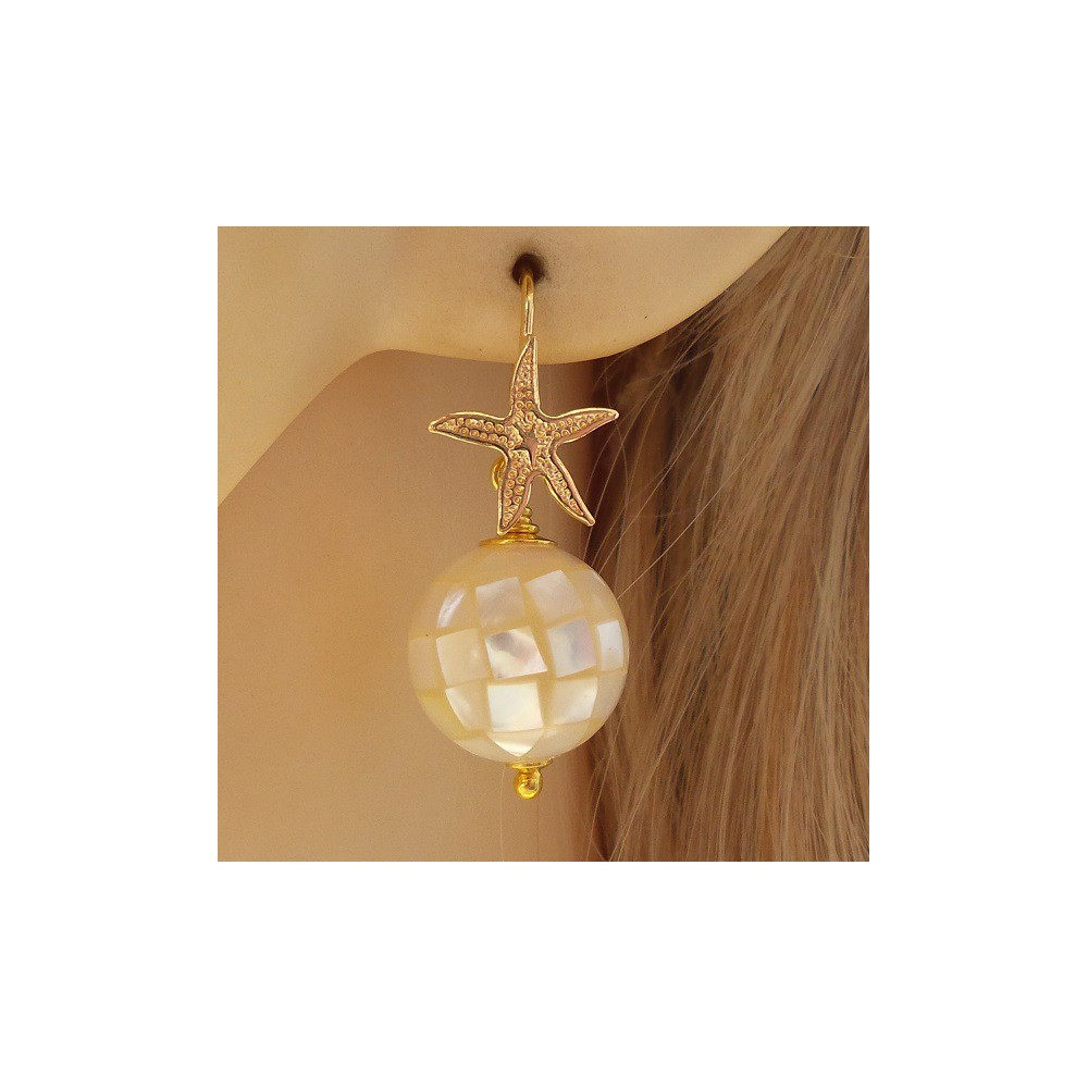 Gold plated earrings with balls of mosaic mother-of-Pearl