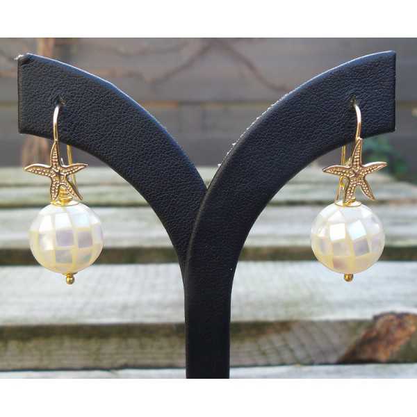 Gold plated earrings with balls of mosaic mother-of-Pearl