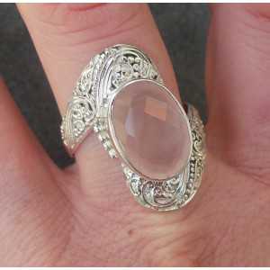 Zilveren ring gezet met ovale facet geslepen Rozenkwarts