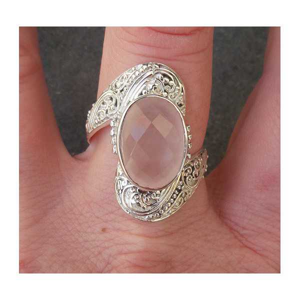 Zilveren ring gezet met ovale facet geslepen Rozenkwarts 