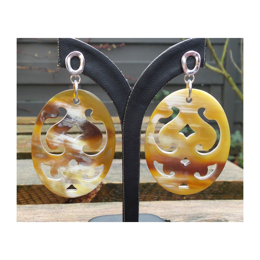 Zilveren oorbellen met uitgesneden ovale Buffelhoorn 