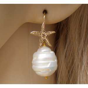 Gold plated earrings with Keshi Pearl