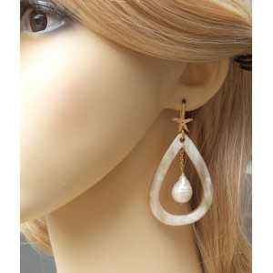 Gold plated earrings with buffalo horn and Keshi Pearl
