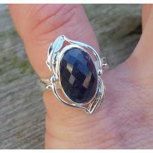 Zilveren ring met ovale facet Saffier maat 15.7 mm