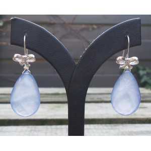 Zilveren oorbellen met blauwe Chalcedoon briolet