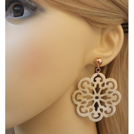 Rosé vergulde oorbellen met ronde uitgesneden Buffelhoorn