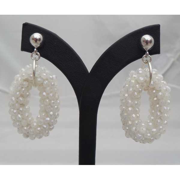 Zilveren oorbellen met kleine ovale hanger van witte Kristallen