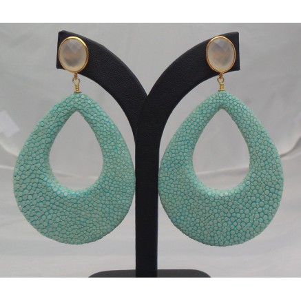 Vergulde oorbellen duppel van Turkoois blauwe Roggenleer en wit Chalcedoon 