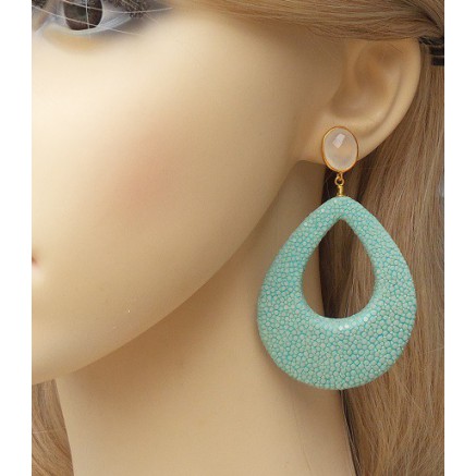 Vergulde oorbellen duppel van Turkoois blauwe Roggenleer en wit Chalcedoon 