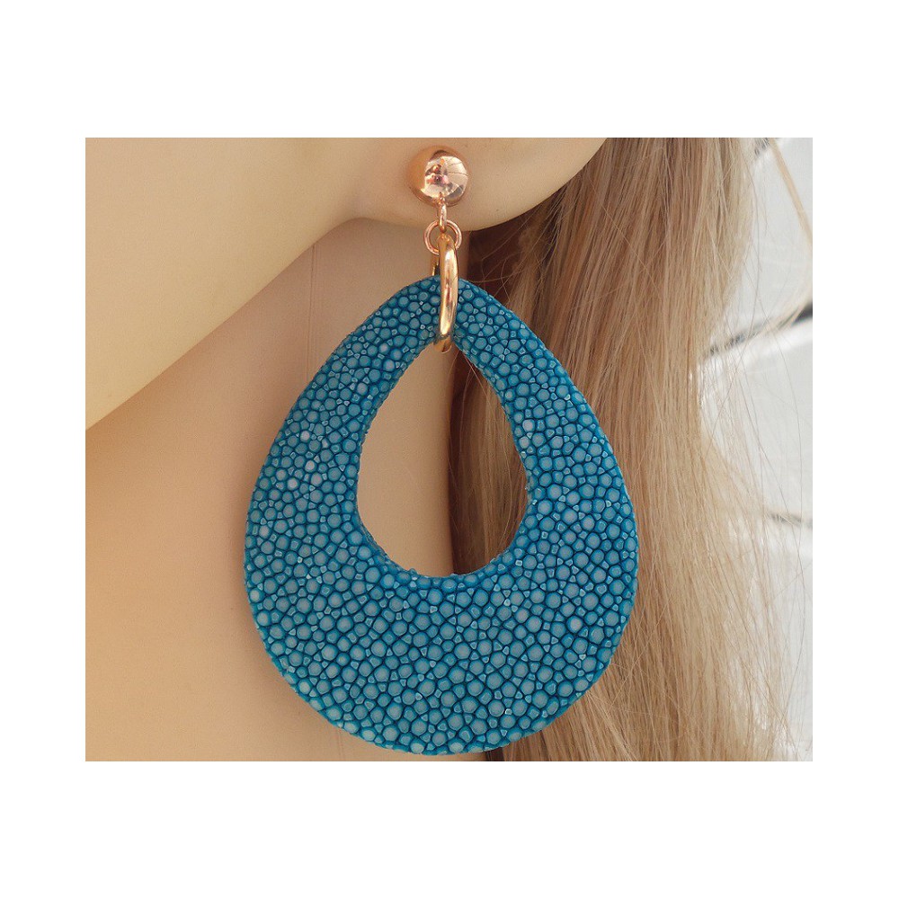 Rosé vergulde oorbellen met druppel van oceaan blauwe Roggenleer 