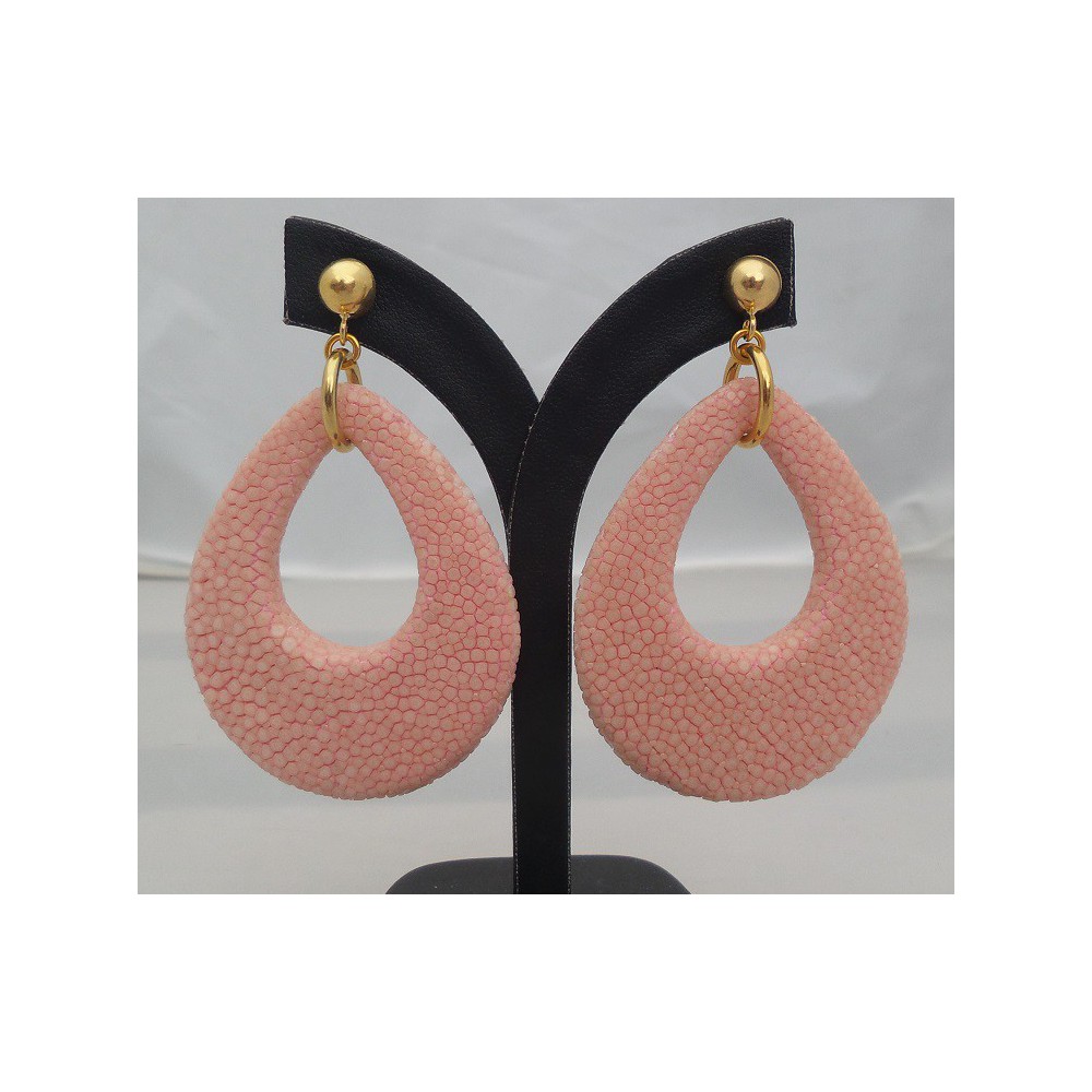 Vergulde oorbellen met druppel van licht roze Roggenleer 