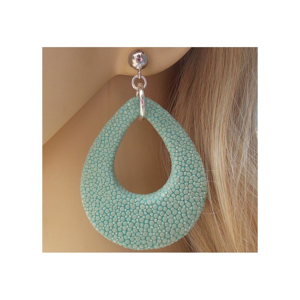 Zilveren oorbellen met druppel van Turkoois blauwe Roggenleer