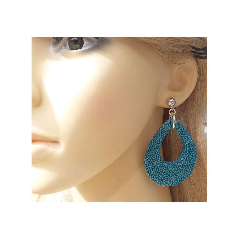 Zilveren oorbellen met druppel van oceaan blauwe Roggenleer 