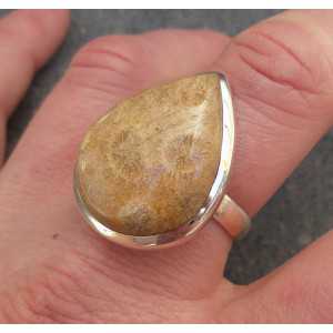 Zilveren ring gezet met druppelvorm Fossiel Koraal 19 mm 