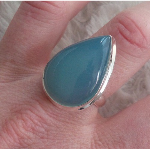 Zilveren ring gezet met druppelvorm aqua Chalcedoon 19 mm