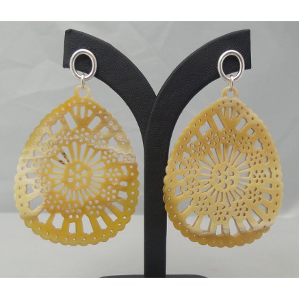 Zilveren oorbellen met uitgesneden druppel van Buffelhoorn