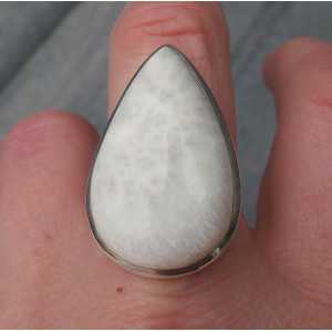 Zilveren ring gezet met druppelvormige Scoleciet 18 mm 