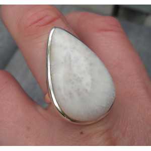 Zilveren ring gezet met druppelvormige Scoleciet 18 mm 