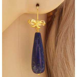 Vergulde oorbellen met briolet van smalle Lapis Lazuli