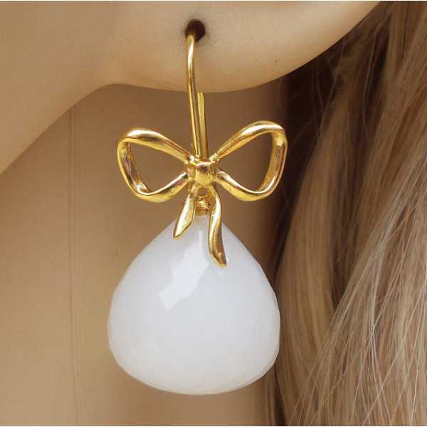 Vergoldete Ohrringe mit großen, weißen Onyx Zwiebel briolet