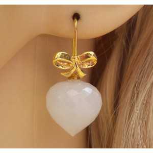 Vergoldete Ohrringe mit weißer Onyx Zwiebel briolet