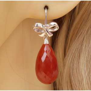 Zilveren oorbellen met rode Onyx briolet