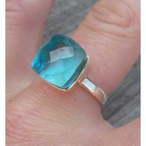 Zilveren ring gezet met blauw Topaas