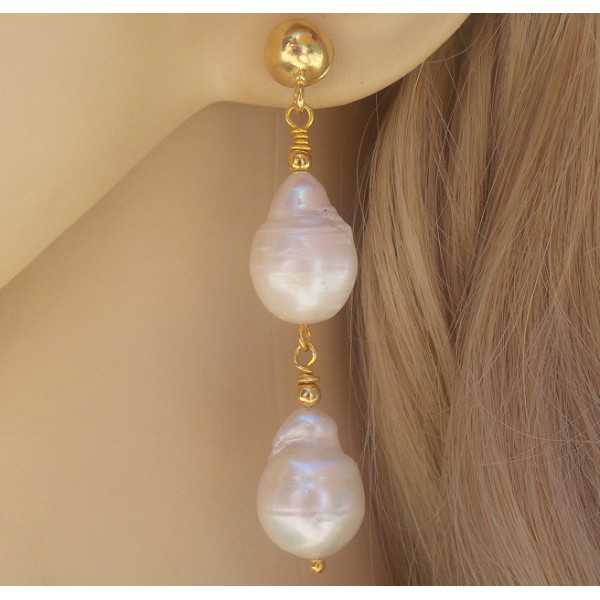 Gold plated earrings with two Keshi Pearls
