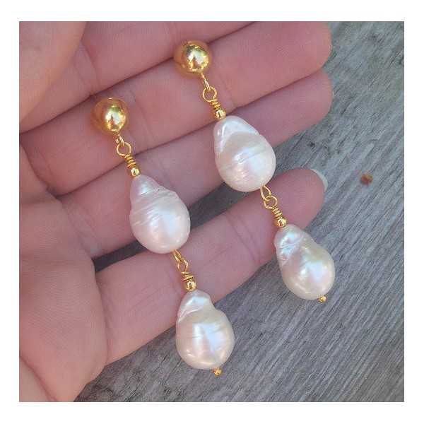 Gold plated earrings with two Keshi Pearls