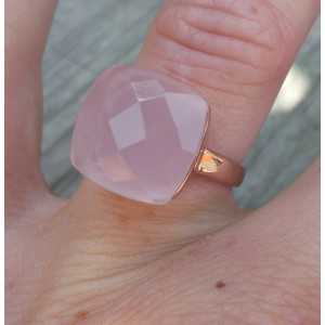 Rosé gold-plated ring set with pink Chalcedony