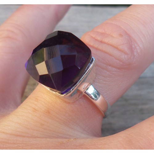 Zilveren ring gezet met vierkante facet Amethist 